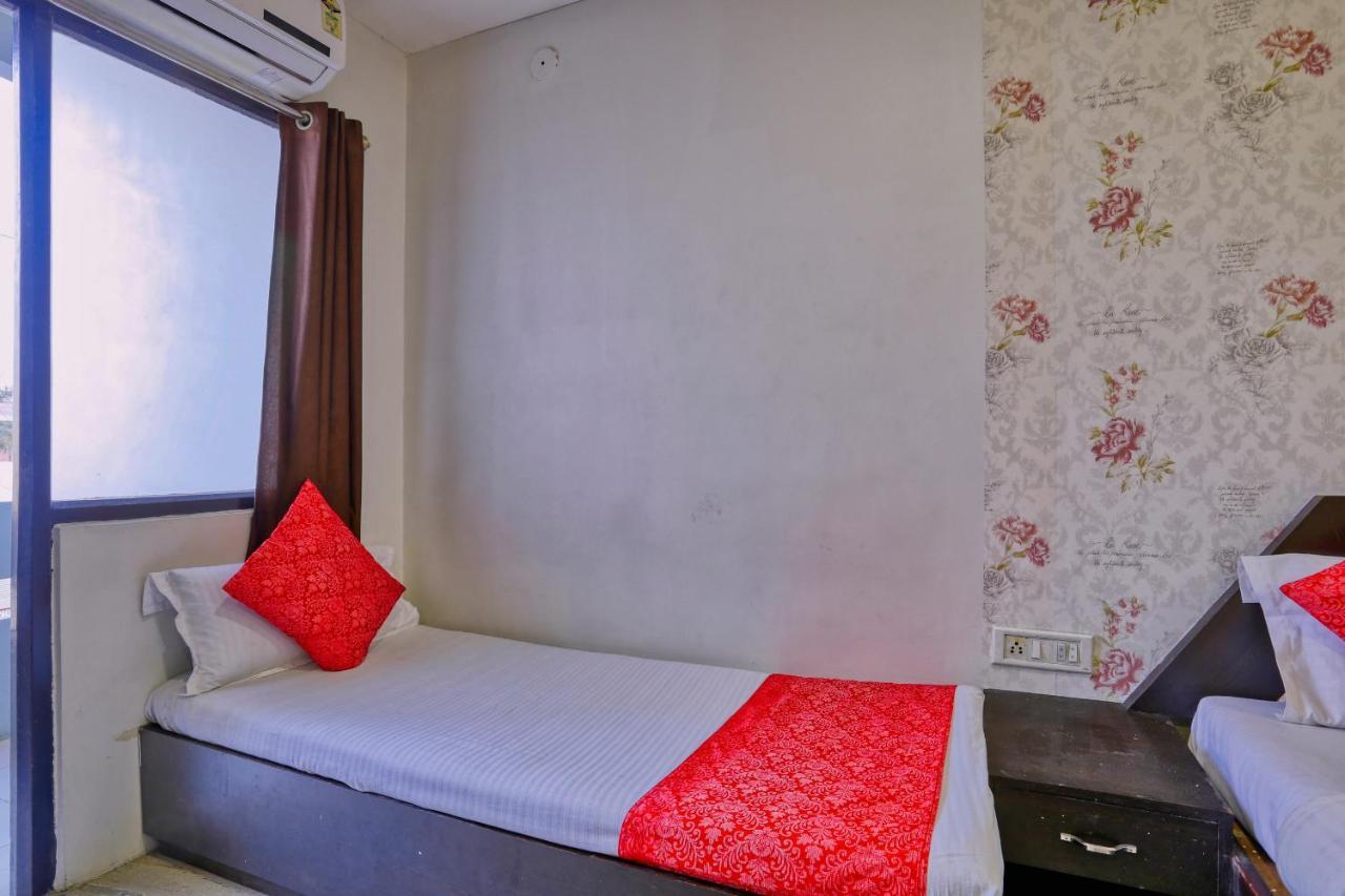 Hotel Galaxy Indore Luaran gambar